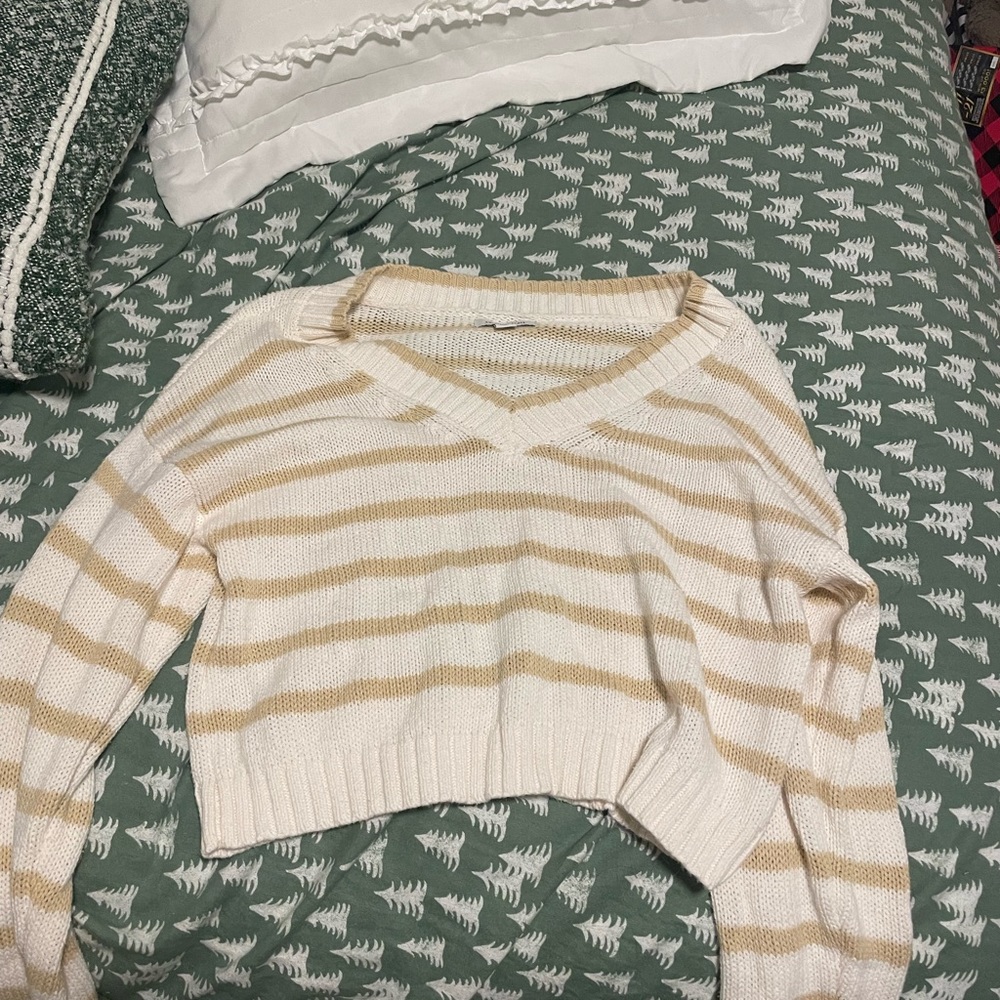 american eagle cropped sweater